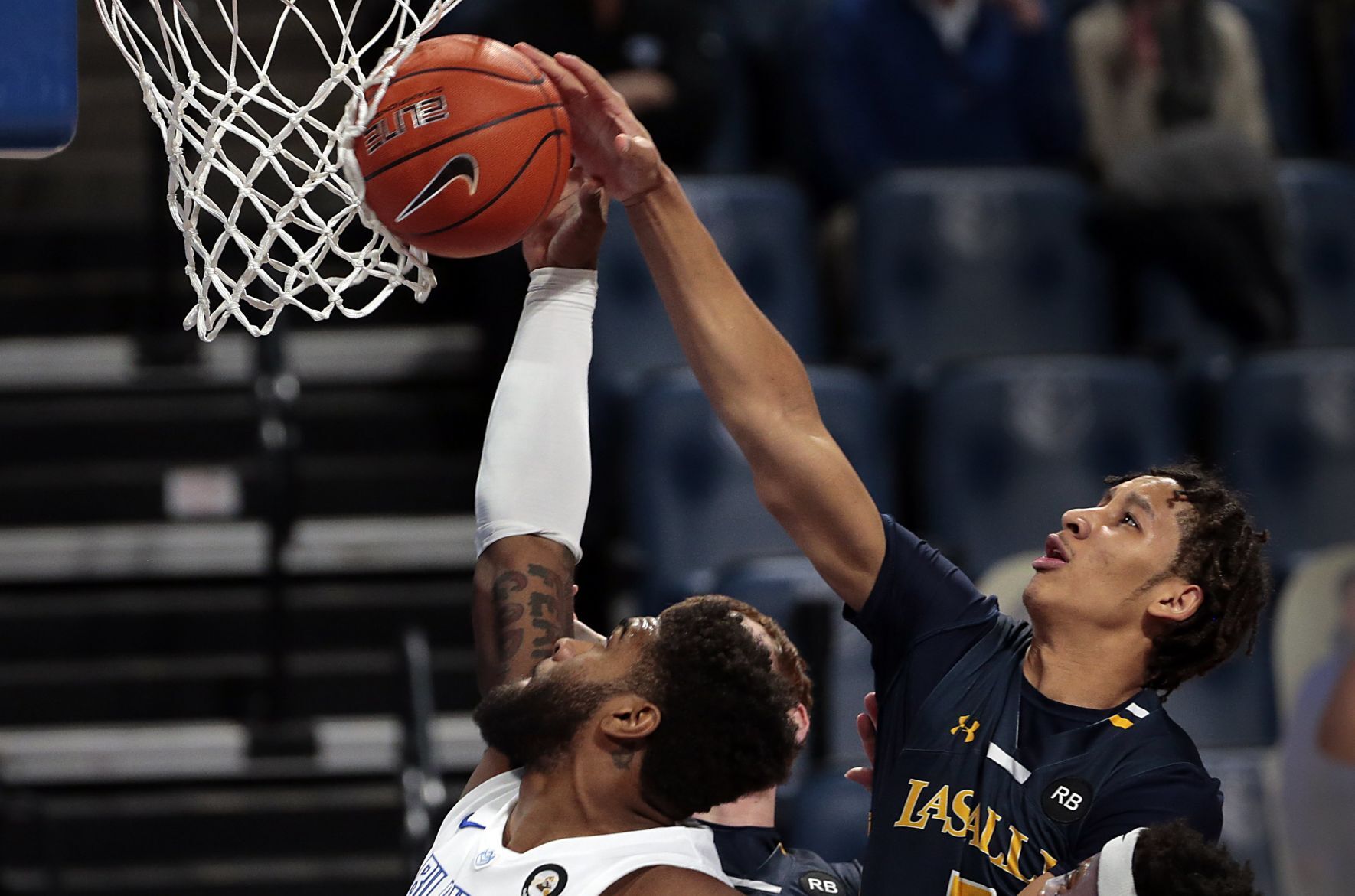 Billikens host La Salle at Chaifetz
